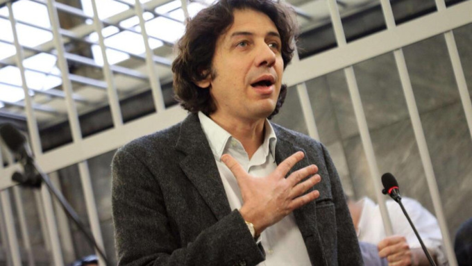 Suicidio assistito, no all’archiviazione per Cappato: il Gip dispone l’imputazione coatta