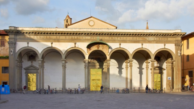 Santissima Annunziata, coperte termiche dorate sulle porte