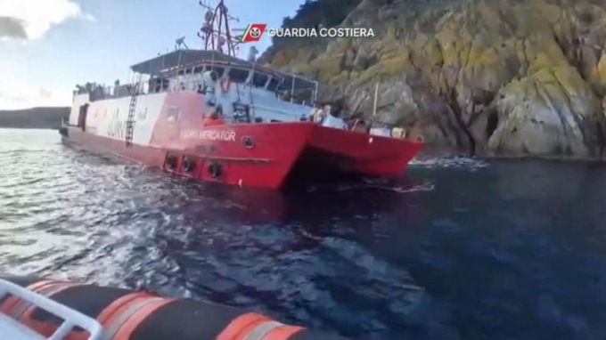 Nave oceanografica incagliata all’Isola d’Elba: equipaggio tratto in salvo