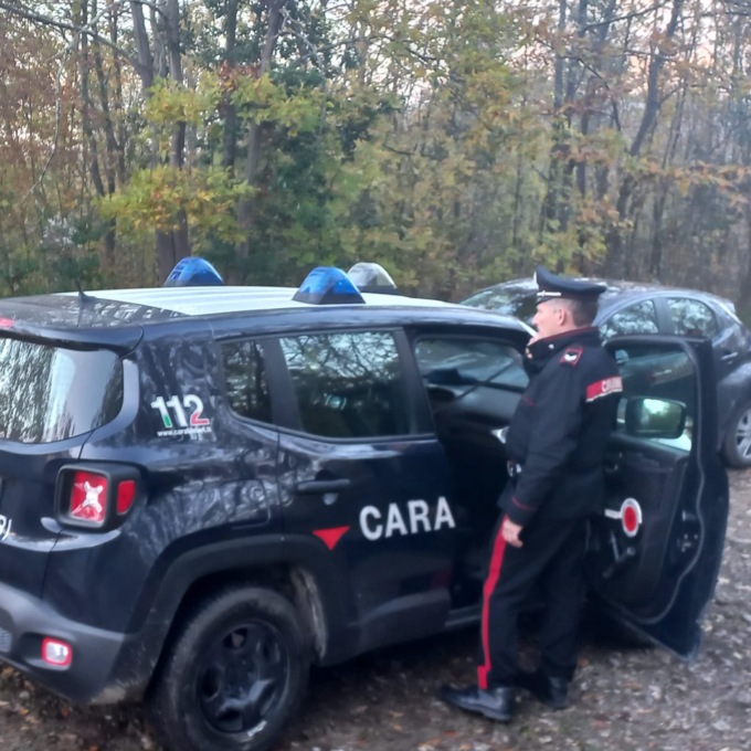 Bivaccavano e spacciavano nei boschi di San Gimignano (Siena): denunciato un tunisino