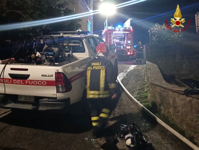 Grosseto, incendio in un sottotetto