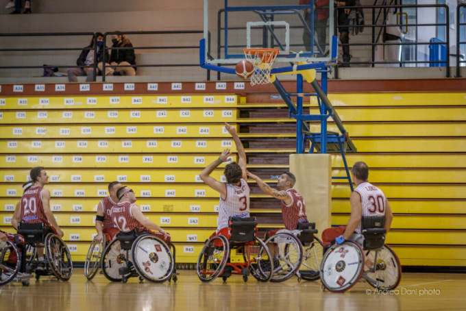 Vandali nella palestra della società di basket in carrozzina