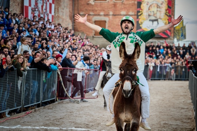 Torrita di Siena, la Contrada Cavone vince il 68esimo Palio dei Somari