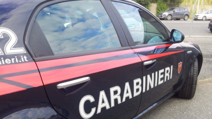 Azienda orafa nel mirino dei ladri: girano le telecamere e sfondano la vetrina