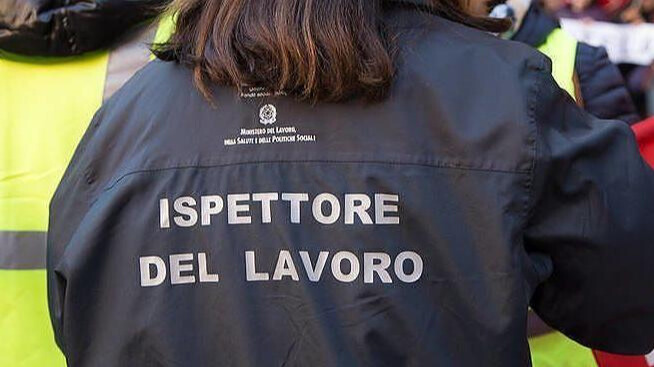 Arezzo, lavoratori in nero: sospese 10 attività