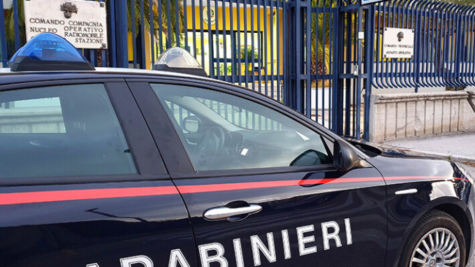Lucca, 16enne massacrato con calci e pugni in pieno centro