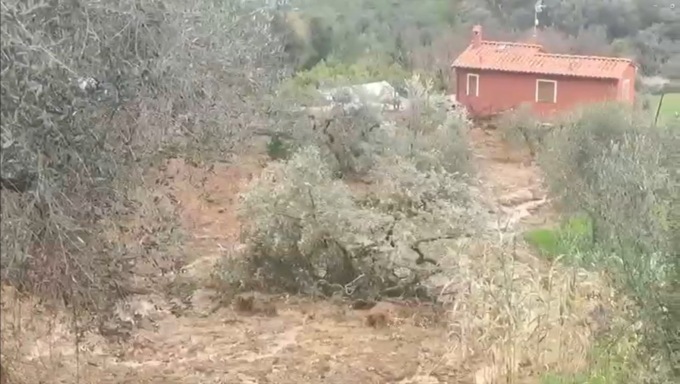 Maltempo, frana ‘colpisce’ casa e vivaio nel pistoiese