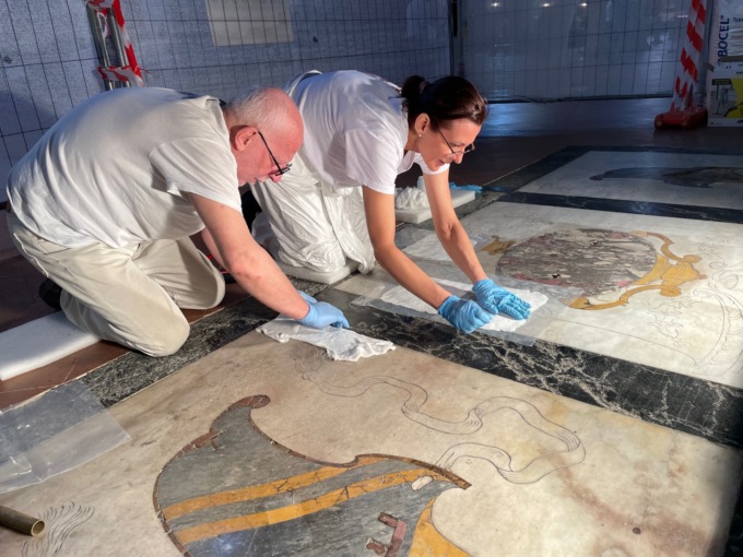 Anniversario della nascita di Michelangelo: l’Opera di Santa Croce ha restaurato la lastra tombale della famiglia Buonarroti
