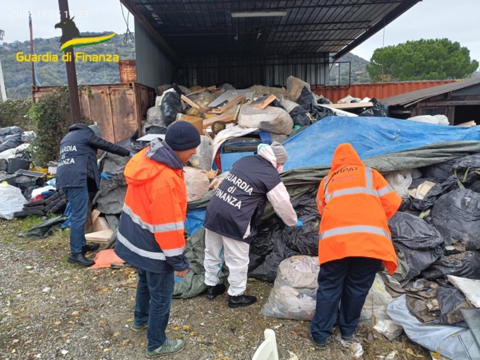 Maxi operazione della Finanza a Massa Carrara: sequestrate due discariche abusive ad Albiano Magra