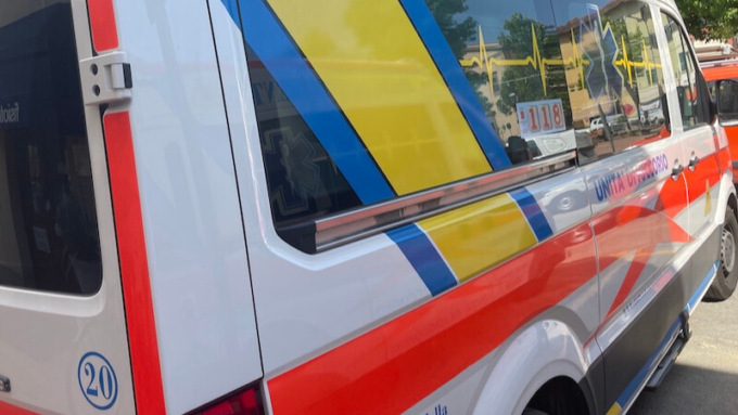 Lido di Camaiore, 56enne muore schiacciato da una lastra di vetro