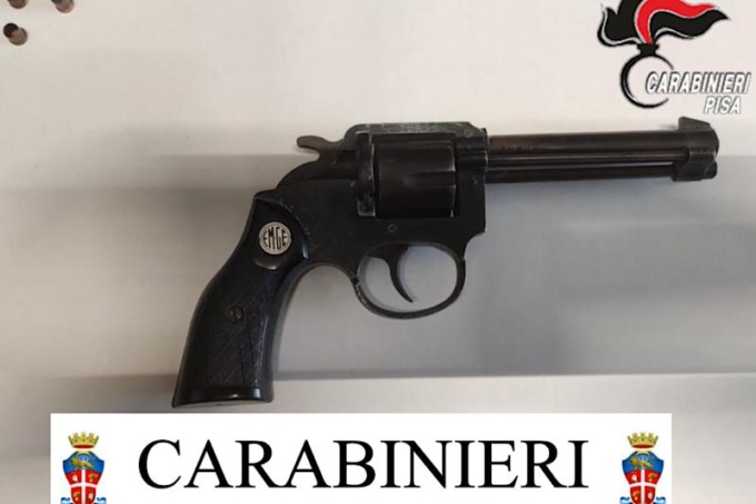 Spara ai carabinieri al posto di blocco, arrestato 19enne