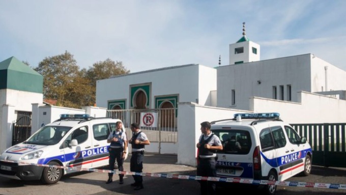 Uccise un giovane in una moschea in Francia: arrestato a Pistoia