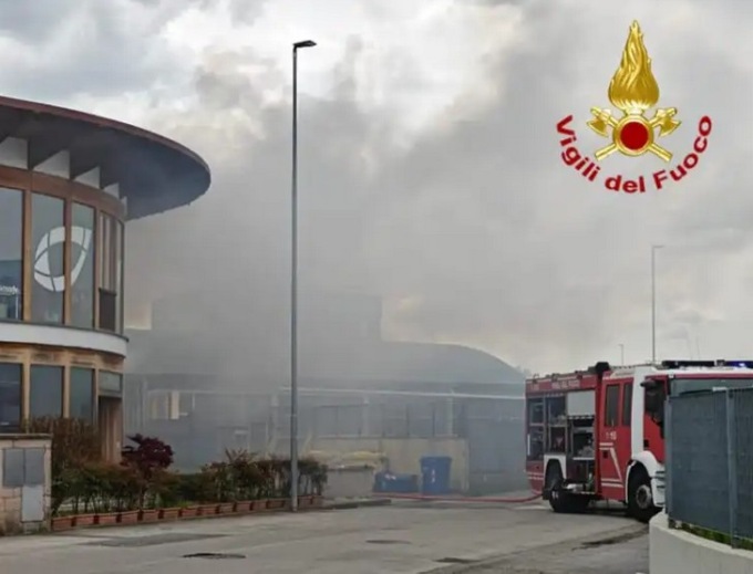 Pistoia, fiamme in un’azienda della zona industriale