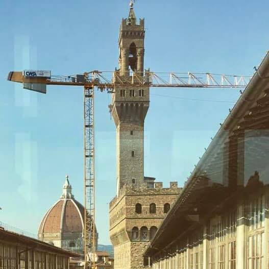 Firenze, la gru degli Uffizi sarà smontata. Dopo 20 anni