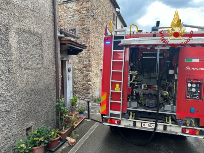 Cortocircuito in casa, incendio uccide 82enne
