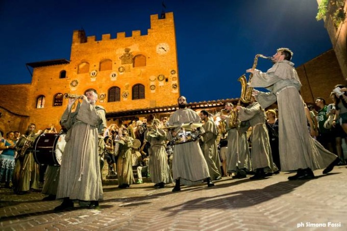 A Mercantia le Novelle del Decamerone sotto casa Boccaccio