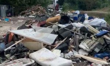 Traffico di rifiuti e discarica abusiva. Maxi operazione a Pistoia