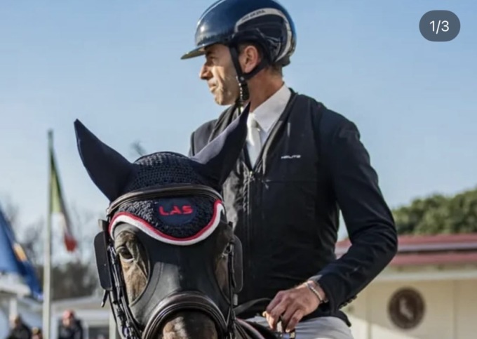 Paura al Versilia Horse Show: grave il cavaliere Stefano Margheriti dopo una caduta in gara