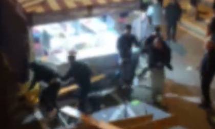 Cinque giovani denunciati per l’aggressione allo Street Food di Piombino: uno è minorenne