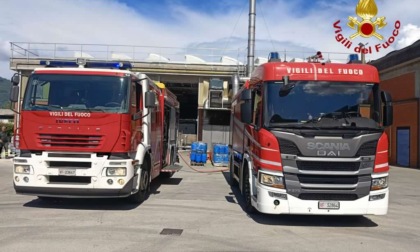 Esplosione in una fabbrica di plastica a Capannori. L'incendio partito da un forno