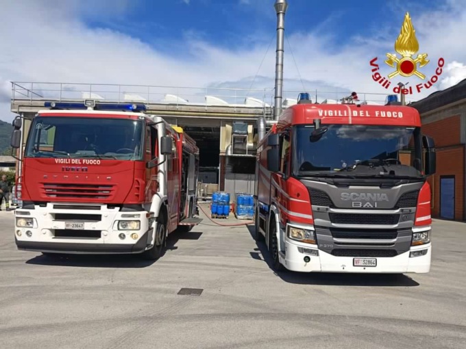 Palazzina a fuoco: quattro donne evacuate