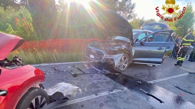 Scontro frontale tra due auto nel pisano: 8 feriti tra cui 4 minori