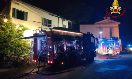 Peccioli, incendio nella notte, paesino resta senza elettricità