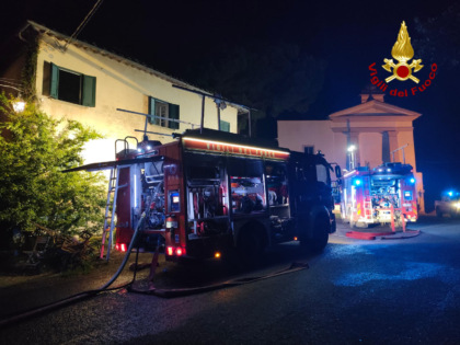 Peccioli, incendio nella notte, paesino resta senza elettricità