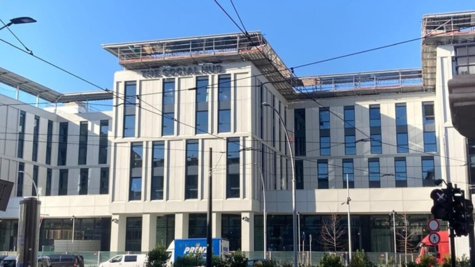 A fuoco un forno a microonde, evacuati in 500 da un hotel a Firenze