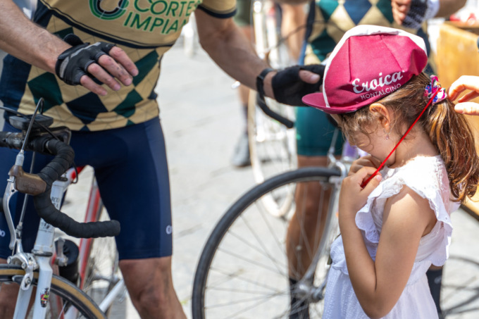 Oltre duemila ciclisti eroici in Val d’Orcia per la nona edizione di Eroica Montalcino