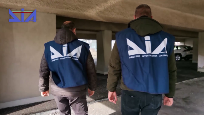 Le mani della mafia anche in Toscana: si interessa di ristorazione, turismo, edilizia e tessile