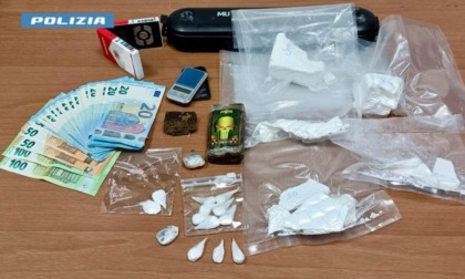 Firenze, spacciava davanti casa: arrestato 38enne con oltre 120 grammi di cocaina e 300 di hashish