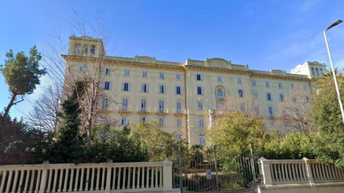 55enne trovato morto al primo piano dell’ex hotel Corallo