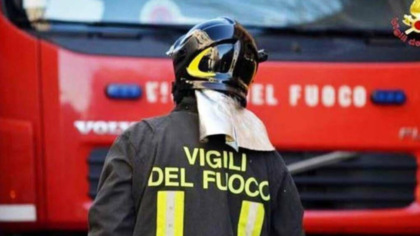 Incendio in una rimessa agricola a Lamporecchio: persone evacuate per rischio esplosioni