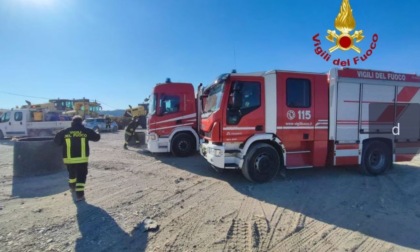 Incendio impianto rifiuti a Rosignano: dopo la paura situazione sotto controllo