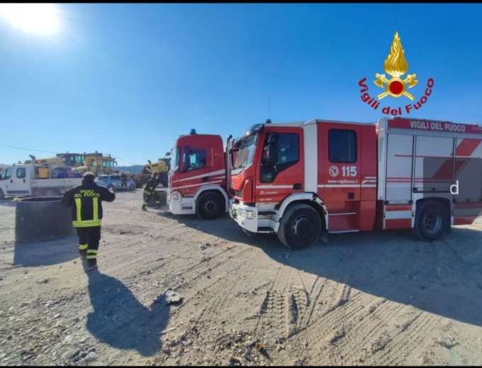 Incendio impianto rifiuti a Rosignano: dopo la paura situazione sotto controllo