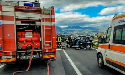 Incidente all'alba in A1, 5 feriti. Grave un ventenne
