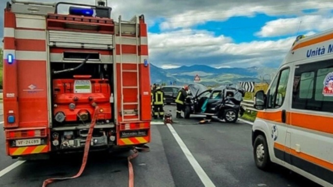 Incidente all’alba in A1, 5 feriti. Grave un ventenne