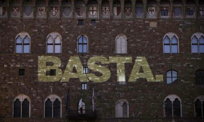 Gaza, un enorme "Basta." Su Palazzo Vecchio