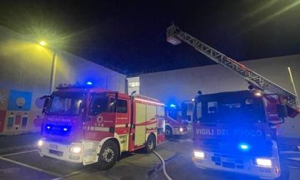 Montecatini, incendio al centro commerciale