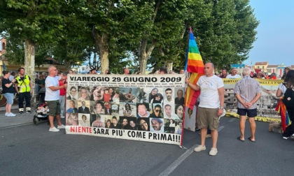 Strage di Viareggio, in migliaia in strada per ricordare le 32 vittime