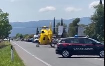 Schianto frontale a Pistoia: cinque feriti. Una ragazza di 22 anni in codice rosso