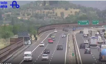 Incidente mortale in A1: caos e code lunghissime. Numerosi i feriti
