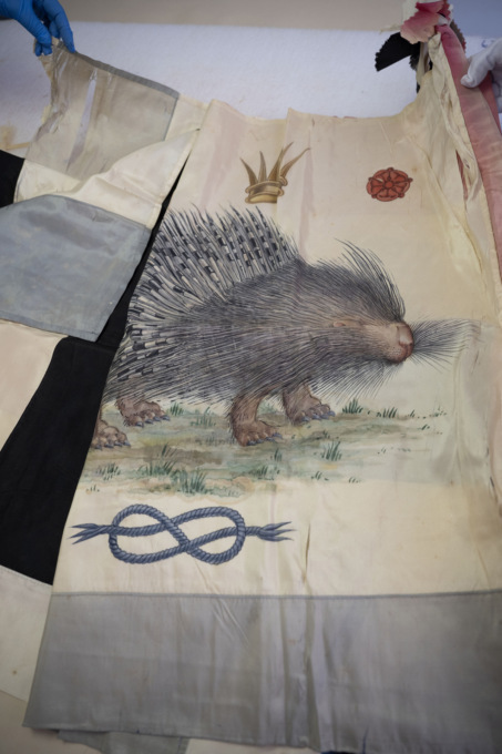 Al via il restauro della bandiera della Contrada Sovrana dell’Istrice donata al Re d’Italia nel 1938