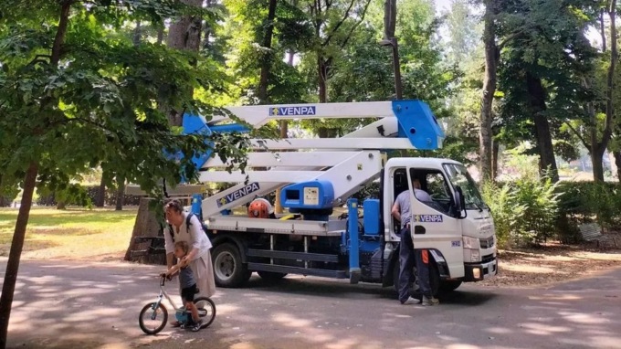 Firenze, un altro ramo cade alle Cascine