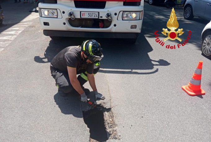 Firenze, voragine sotto la strada, chiuso tratto Lungo Affrico