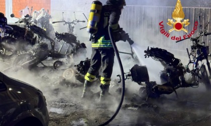 A fuoco motorini a Firenze, non esclusa ipotesi rogo doloso