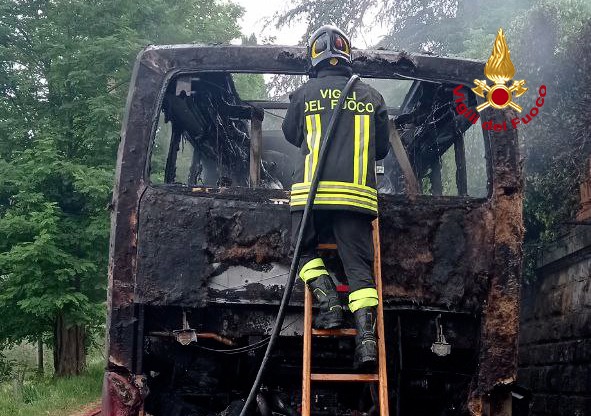 A fuoco pullman turistico a Fiesole