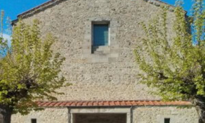 Cireglio (Pistoia), crolla una porzione della facciata della chiesa