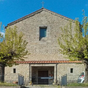 Cireglio (Pistoia), crolla una porzione della facciata della chiesa